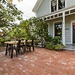 Iconic Modern Farmhouse