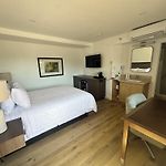 Lamplighter Inn & Suites