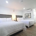 Lamplighter Inn & Suites