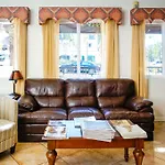 Hotel Lamplighter &