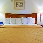 Lamplighter Inn & Suites