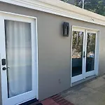 Oasis Private Entry Suite, Pool, Jacuzzi And More
