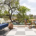 Petit Soleil - Bed, Breakfast And Bar