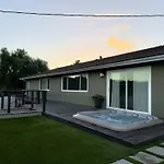 Sleeps 11 Wine Trail Fire Pit Bocce & Trampoline