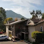 Olive Tree Inn & Suites