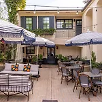 Petit Soleil - Bed, Breakfast And Bar