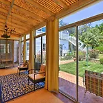 Central San Luis Obispo Home With Garden And Yard!