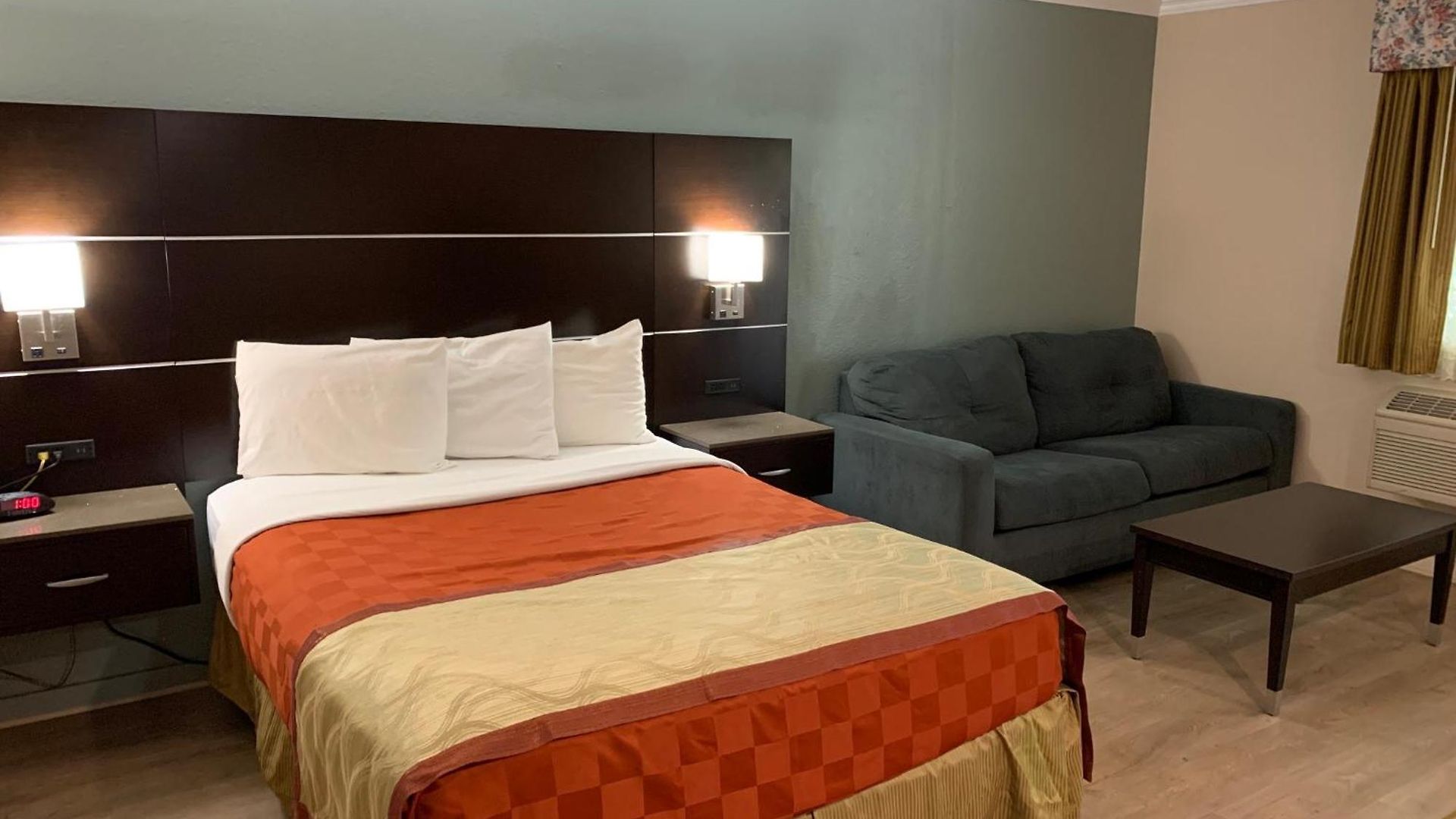Olive Tree & Suites, A Howard Johnson By Wyndham Hotel