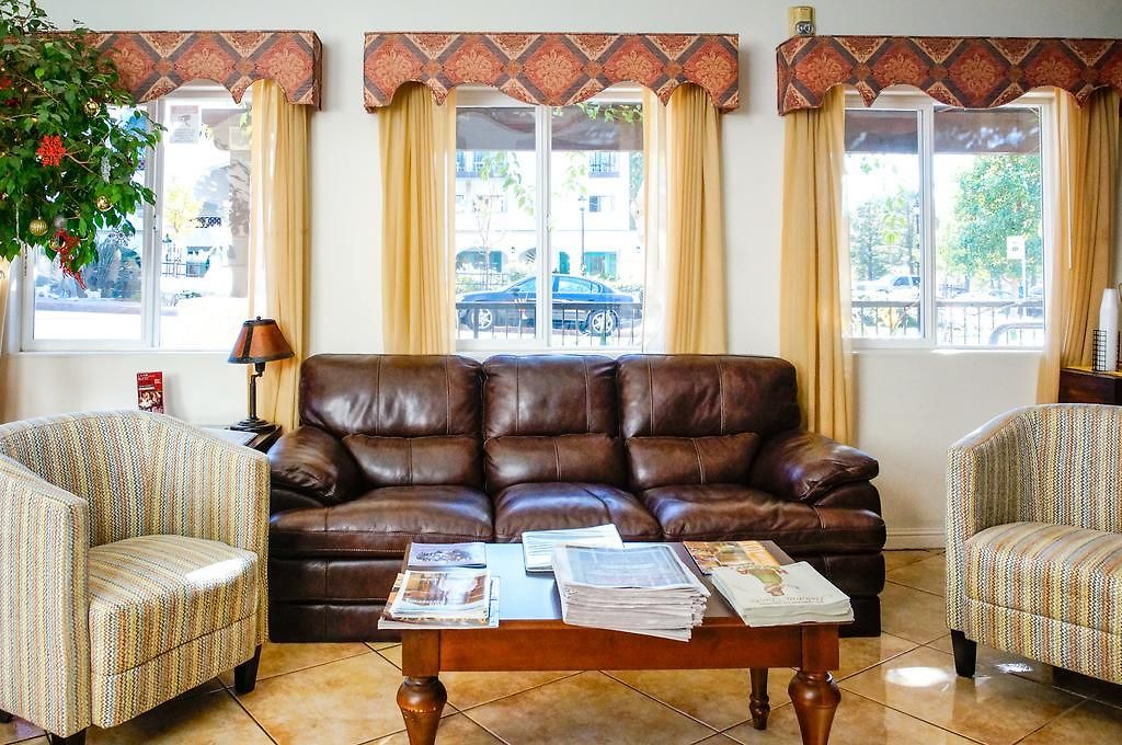 Hotel Lamplighter &