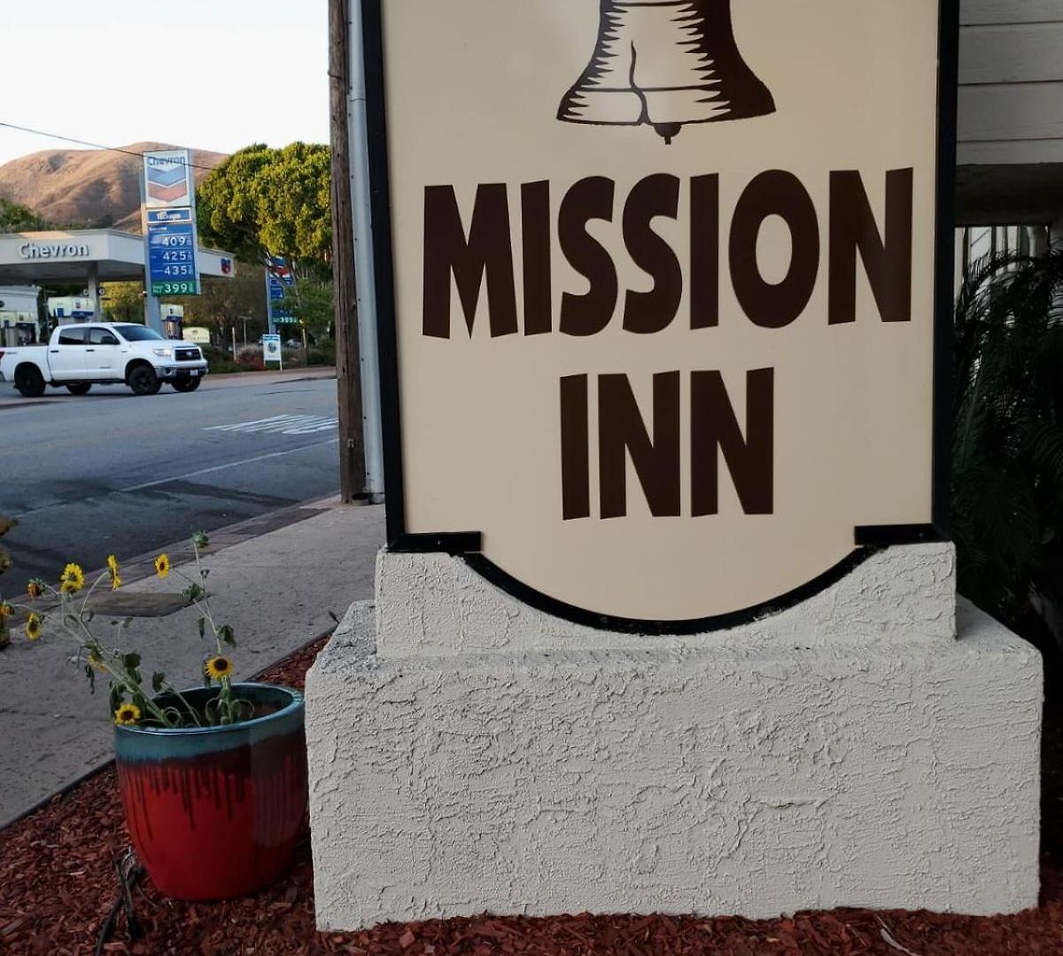 Hotel Mission *