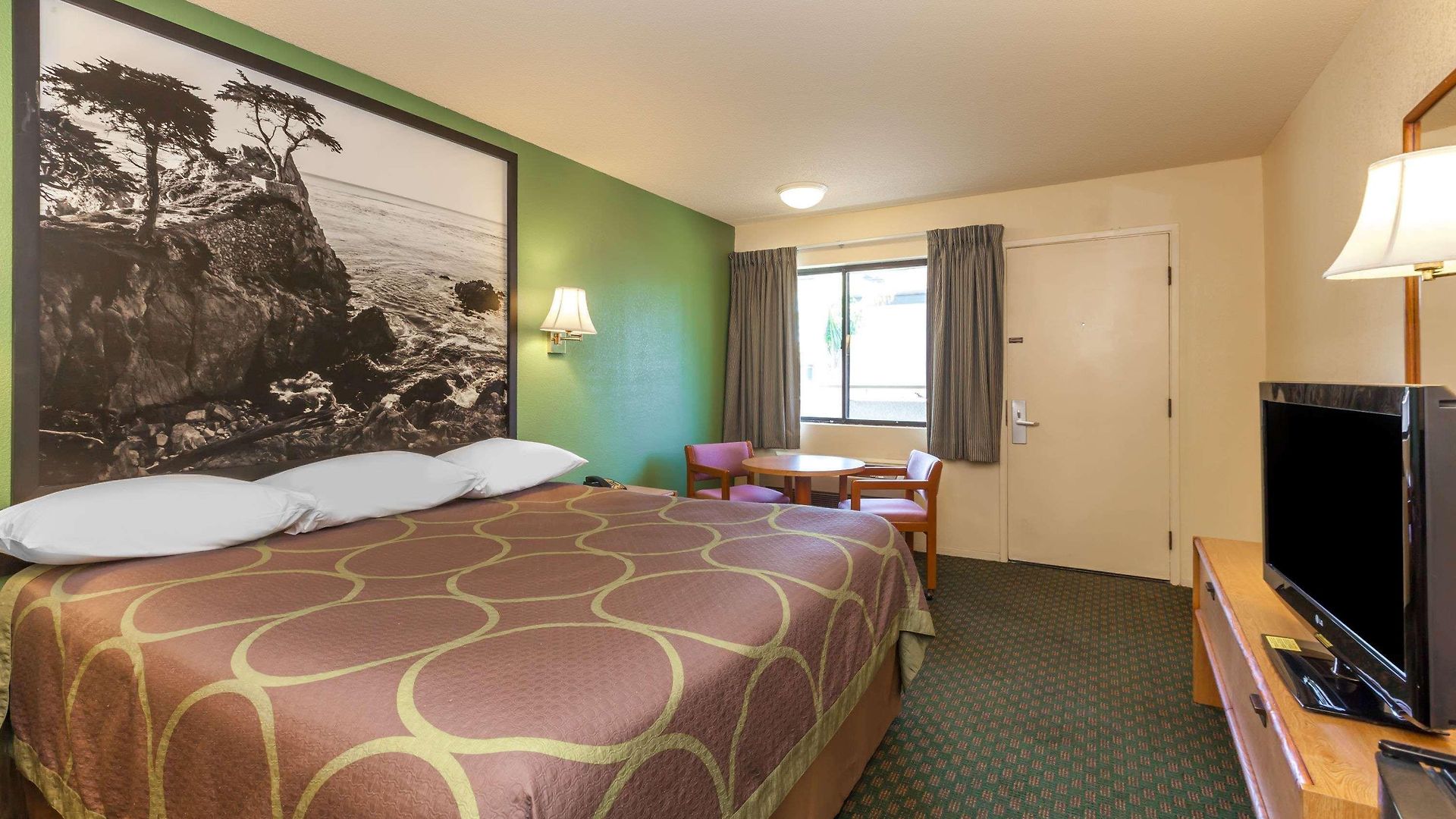 Hotel Mission *