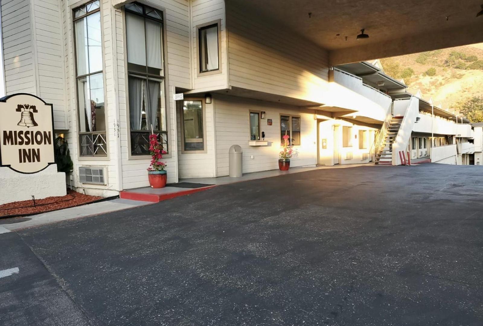 Hotel Mission *