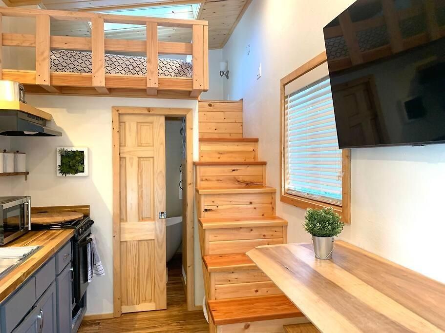 Sunshine Tiny And Loft Close To Downtown Holiday home *