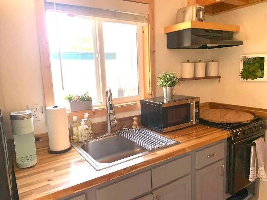 Sunshine Tiny And Loft Close To Downtown Holiday home *