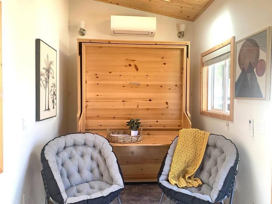 Sunshine Tiny And Loft Close To Downtown Holiday home