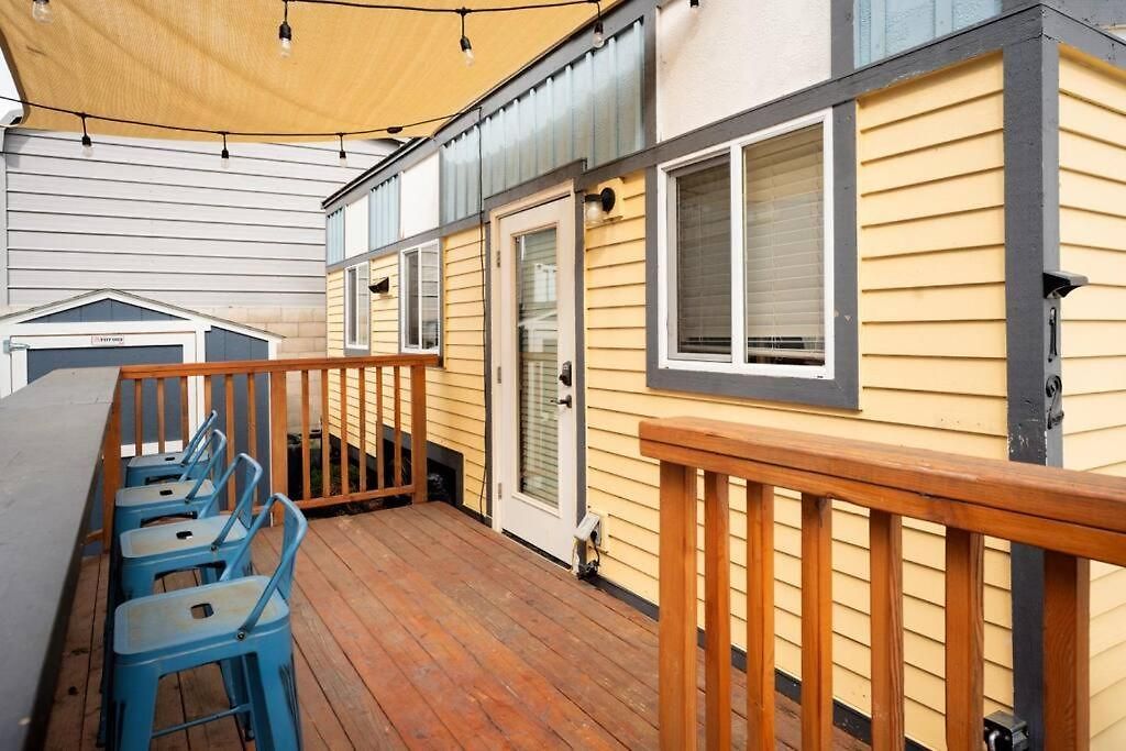 Sunshine Tiny And Loft Close To Downtown Holiday home