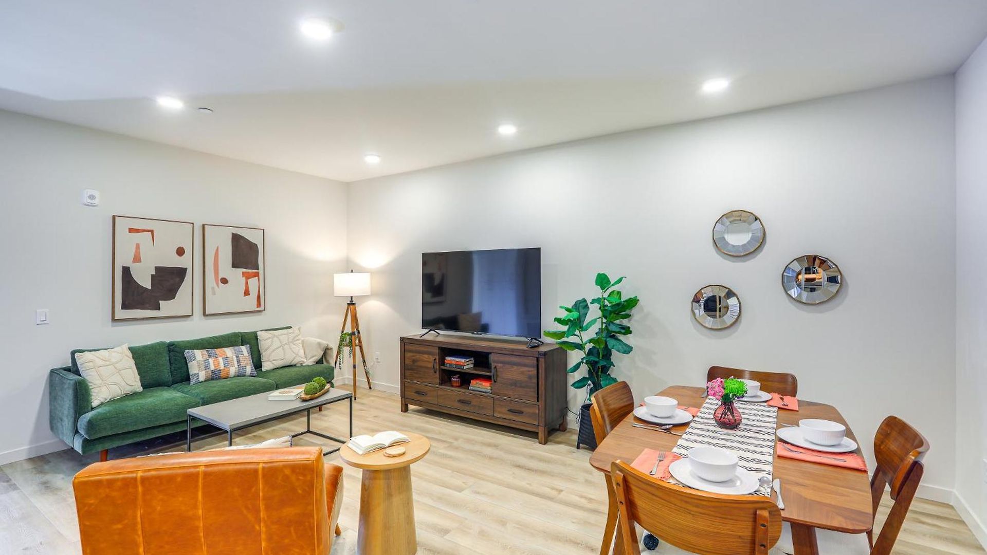 Chic Near Hiking & Beaches!
