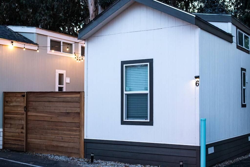 The Tiny Loft And Private Yard