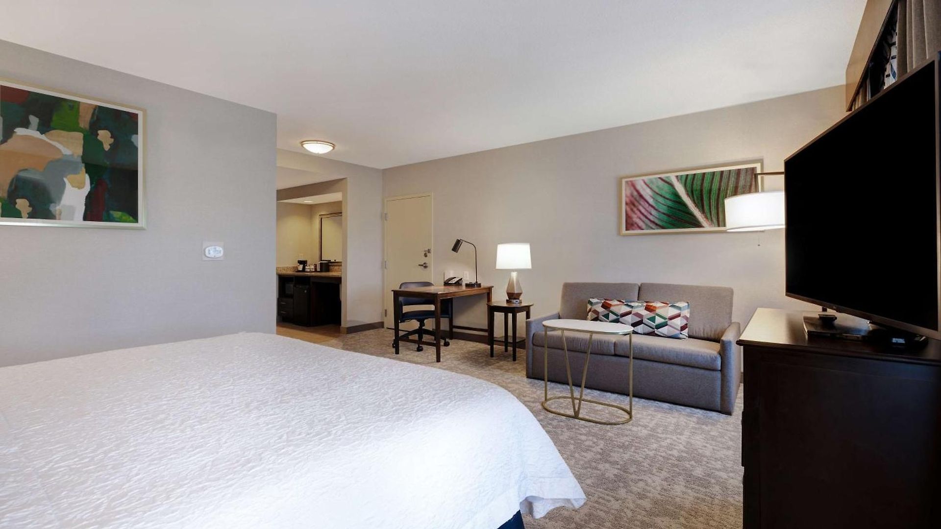 Hampton & Hotel 3*