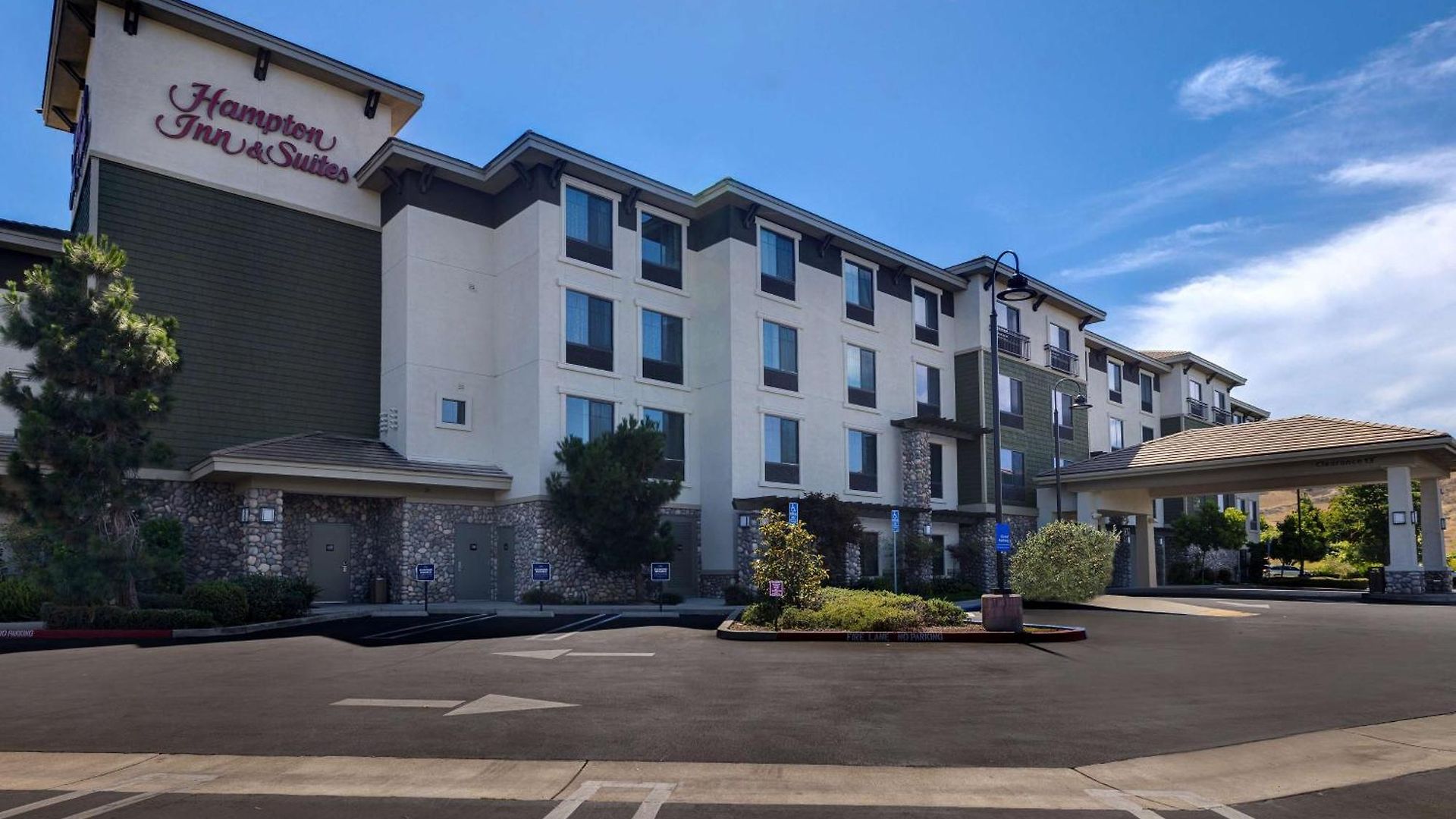 Hampton & Hotel