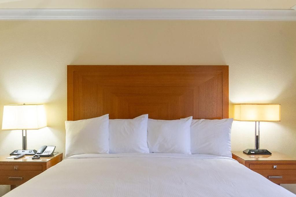 Hotel At 3*