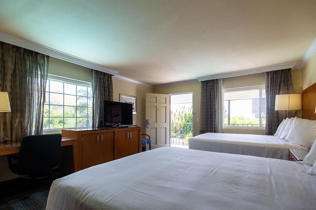 Hotel At 3*