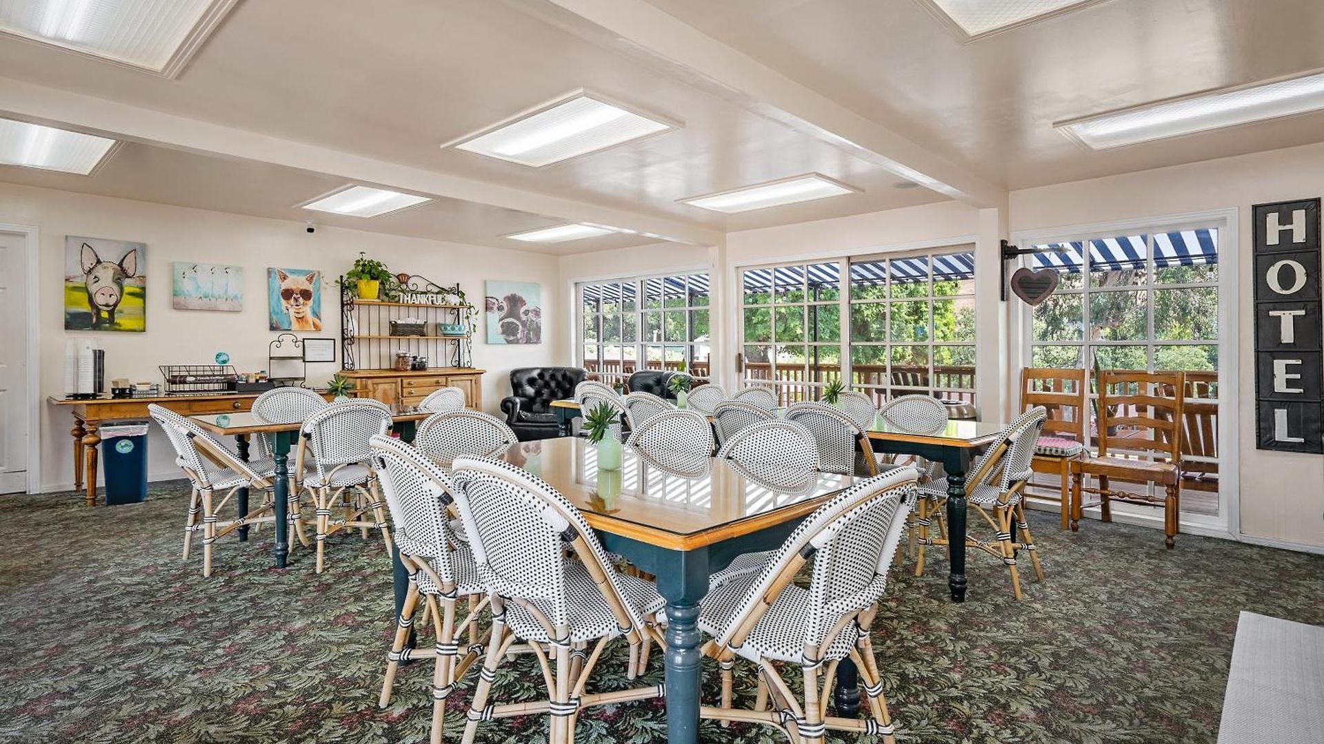 Inn Peach Tree