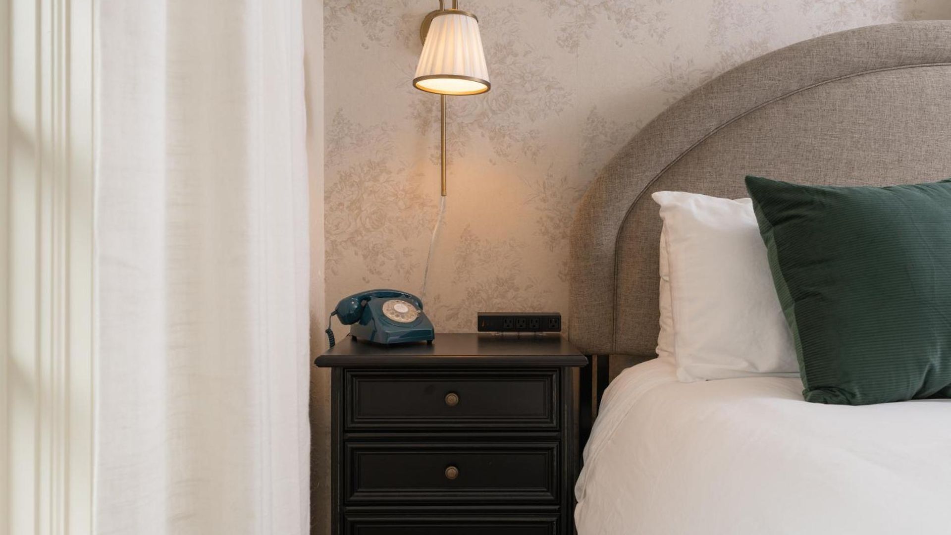 Petit Soleil - Bed, Breakfast And Bar 4*