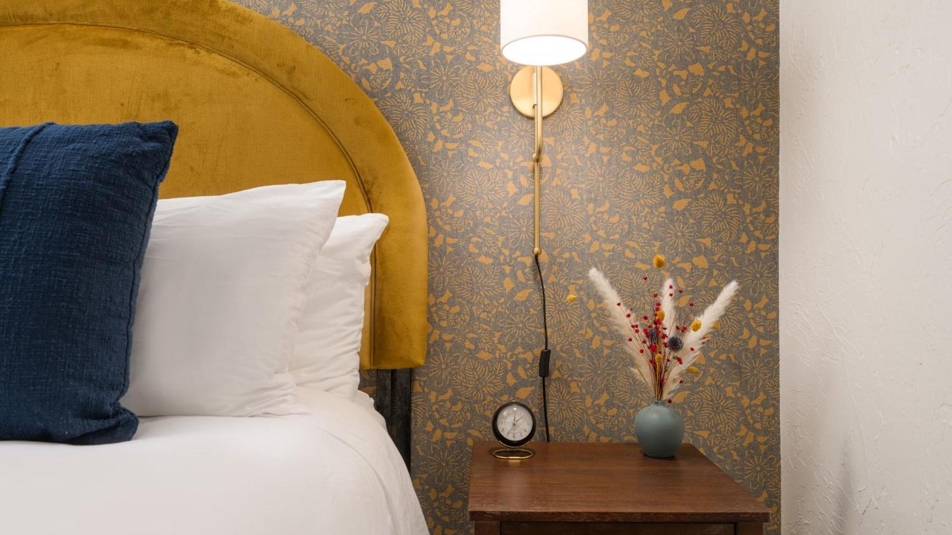 Petit Soleil - Bed, Breakfast And Bar