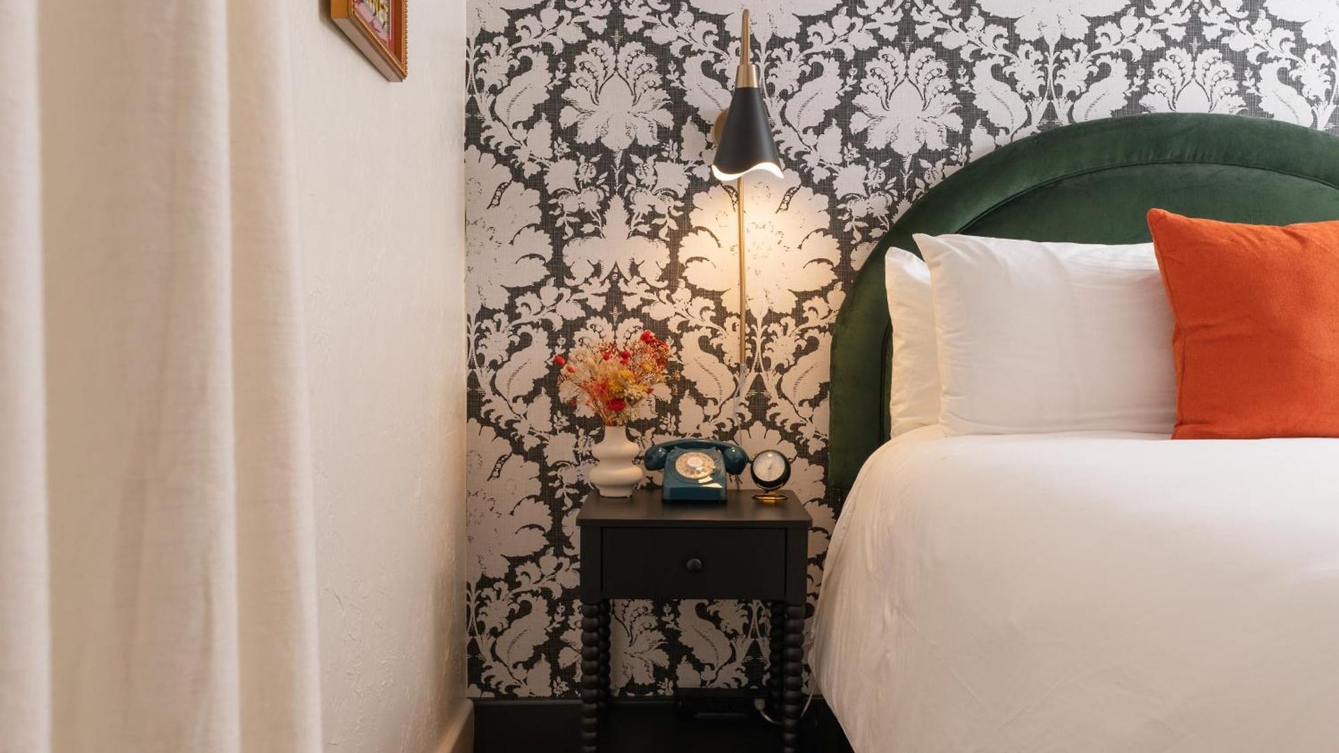 Bed & Breakfast Petit Soleil - Bed, Breakfast And Bar 4*