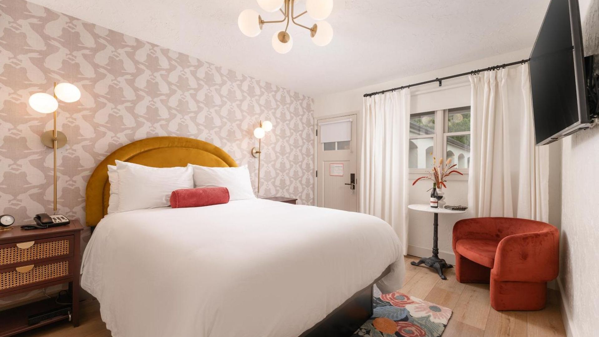 Bed & Breakfast Petit Soleil - Bed, Breakfast And Bar San Luis Obispo