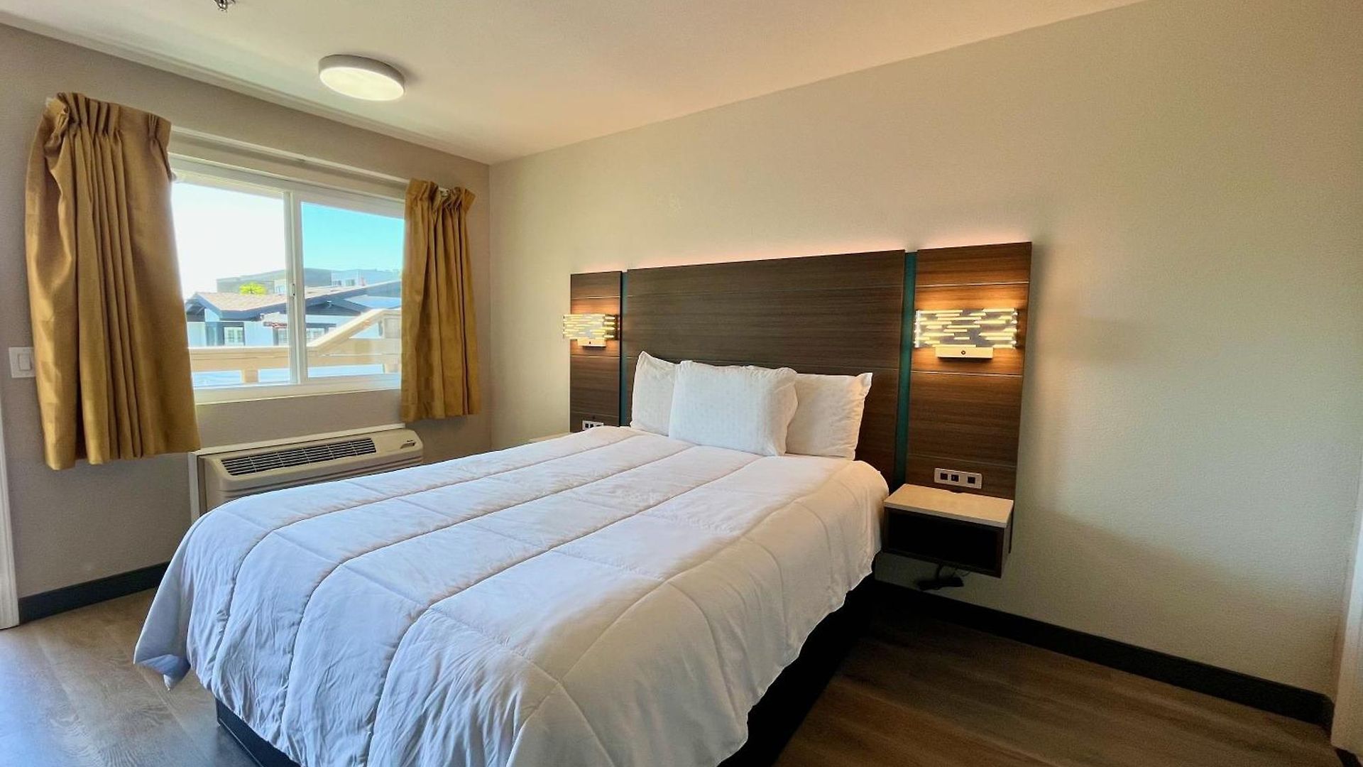 Hotel Mission *