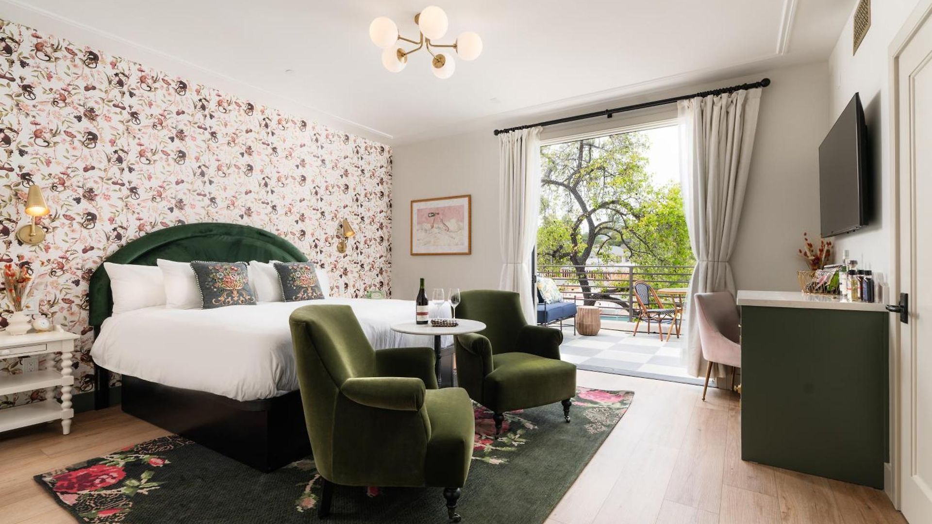 Bed & Breakfast Petit Soleil - Bed, Breakfast And Bar