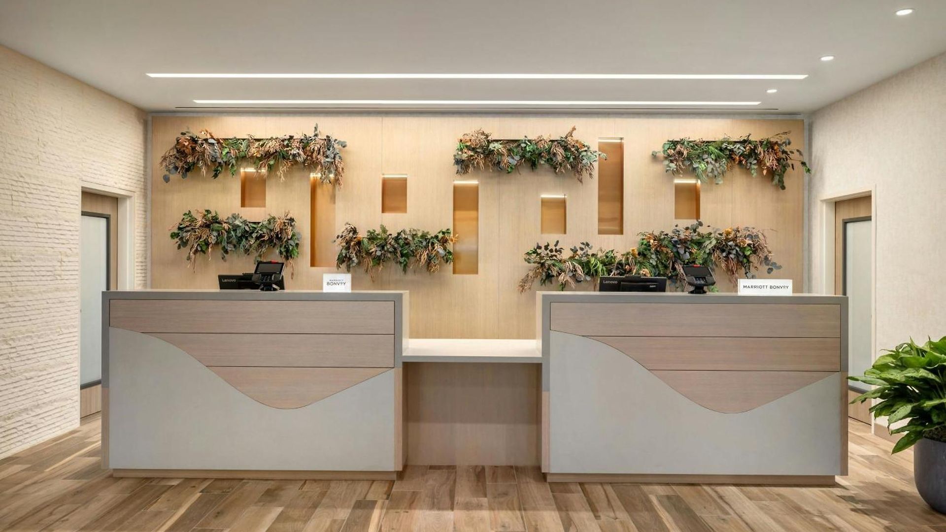 Hotel Springhill By Marriott 3*