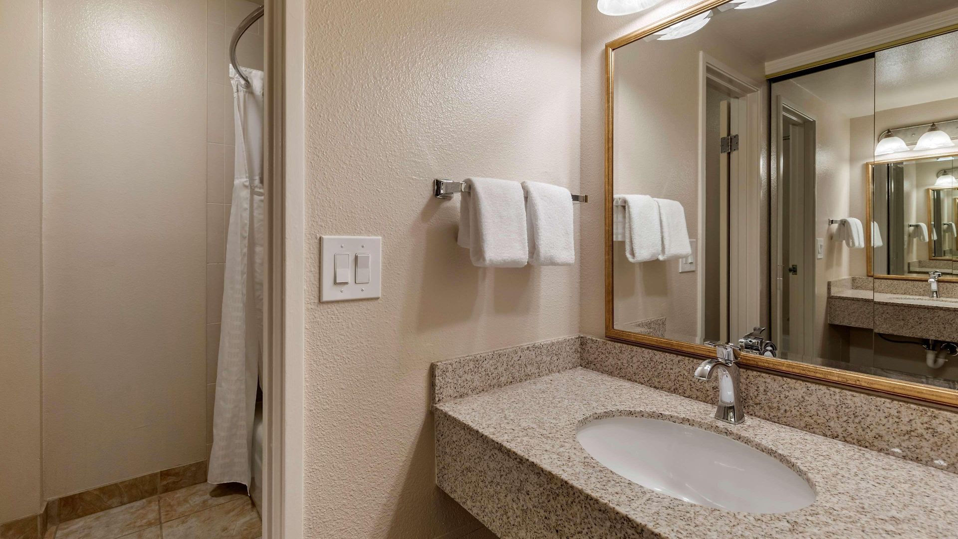 Western Royal Oak 3* San Luis Obispo