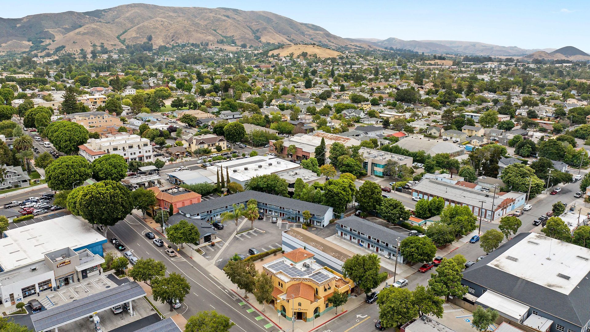 Avenue Downtown District Slo 3*