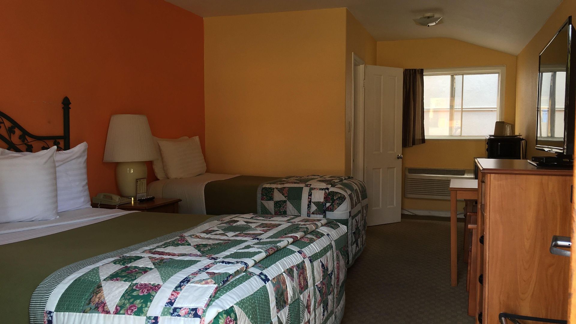 Padres Motel 2*