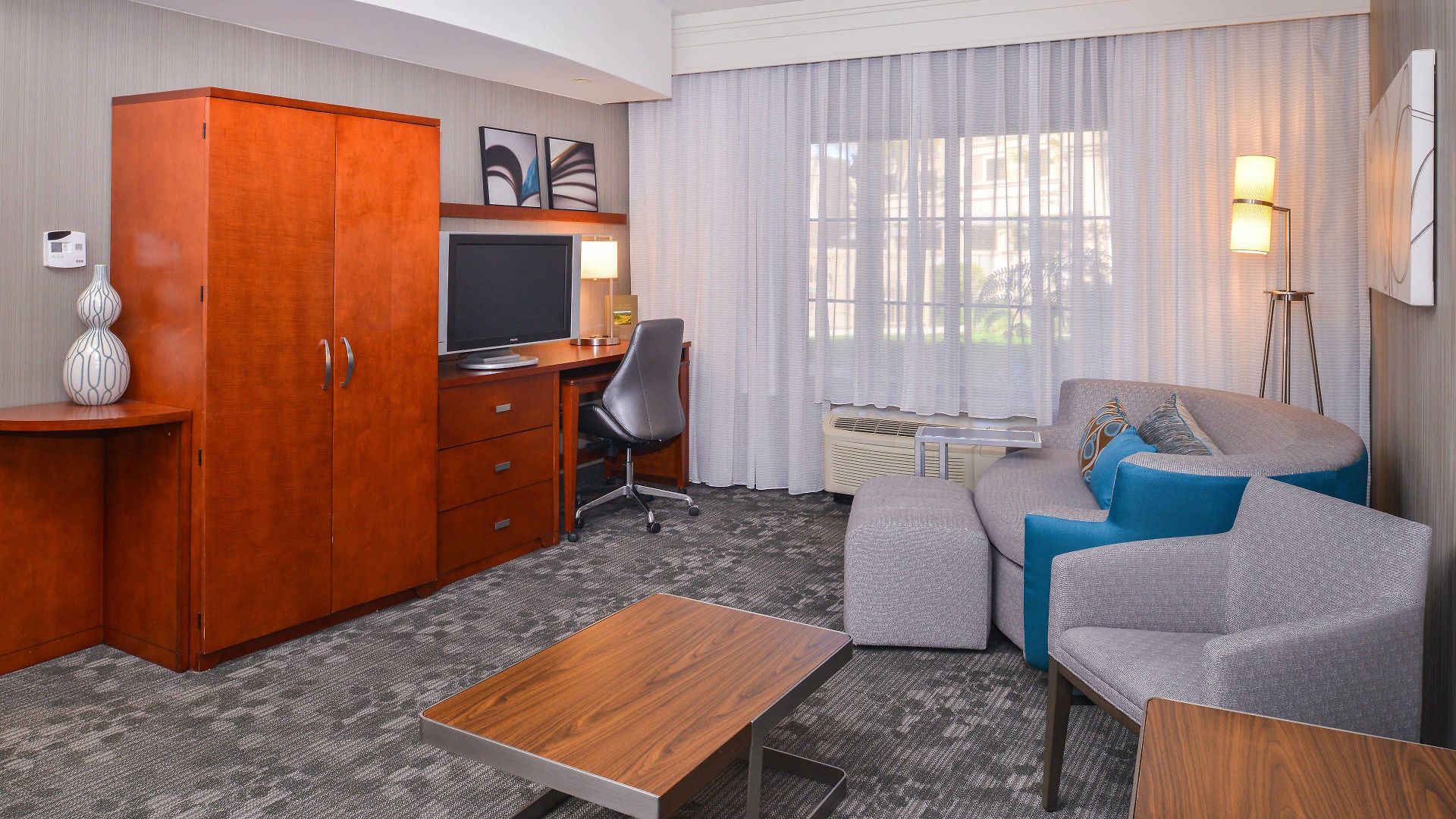 Courtyard By Marriott Hotel
