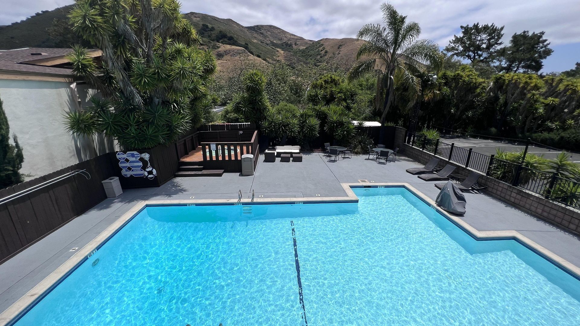 Hotel At