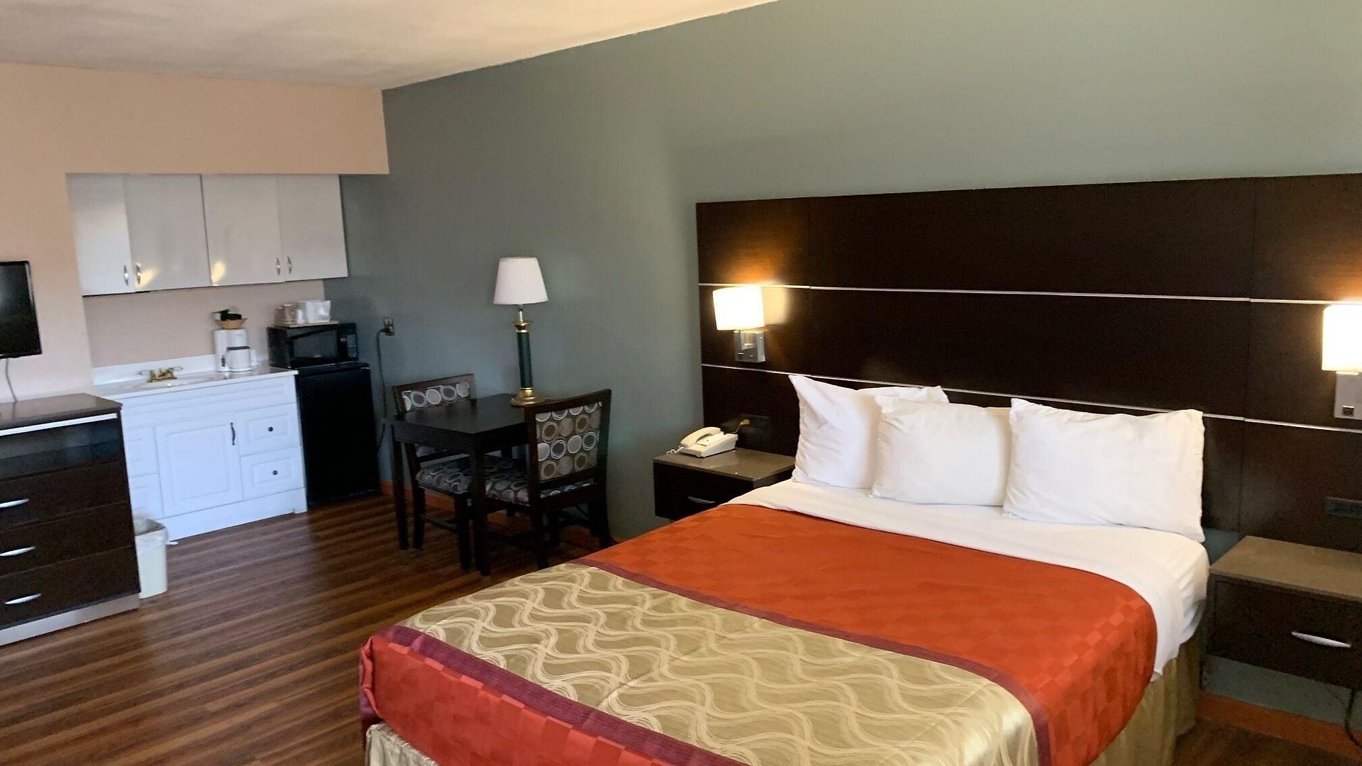 Olive Tree & Suites, A Howard Johnson By Wyndham Hotel
