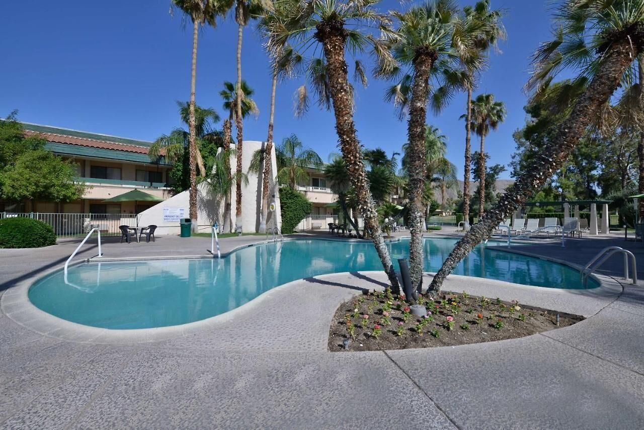 Hotel At 3*