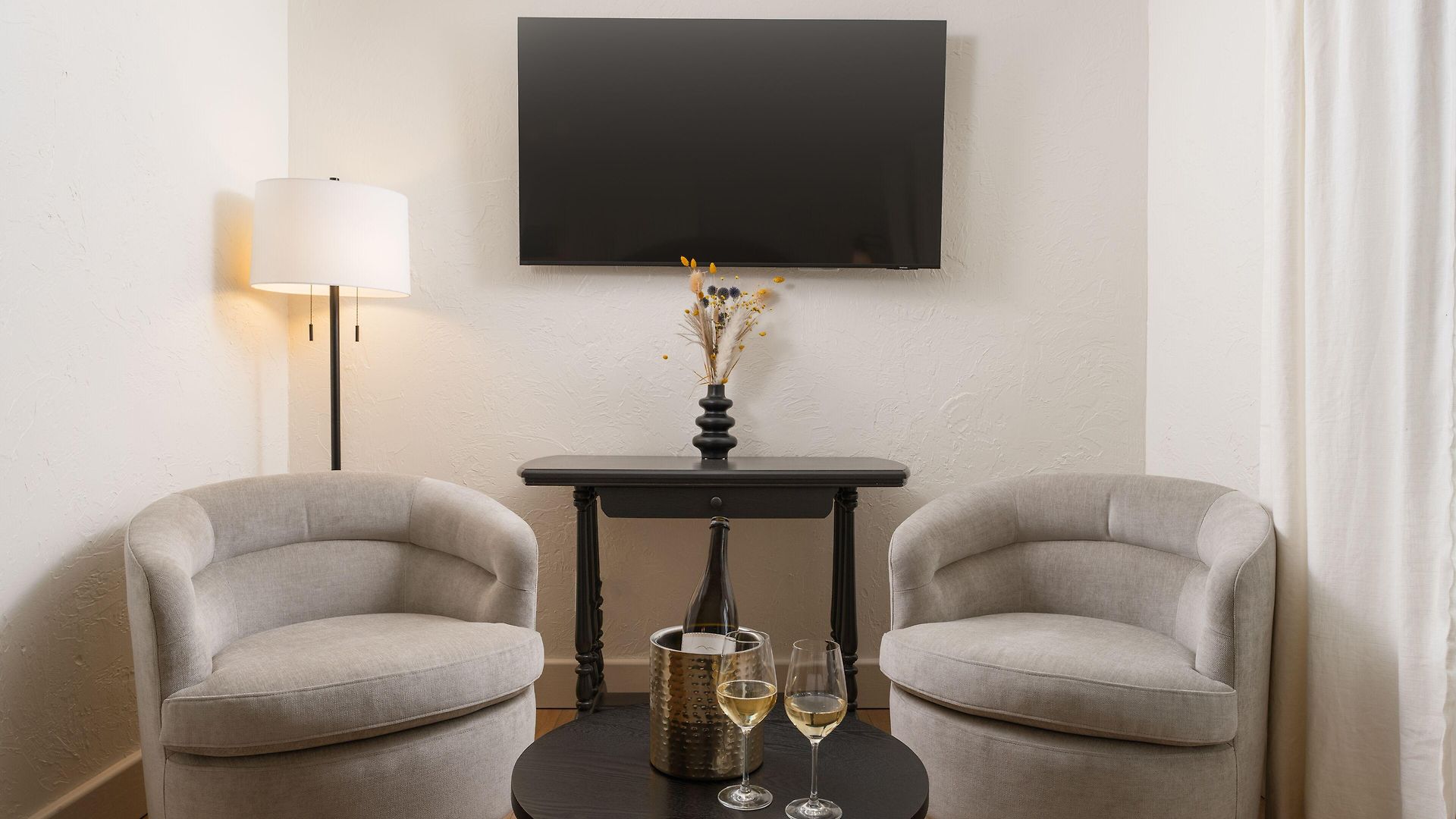 Petit Soleil - Bed, Breakfast And Bar