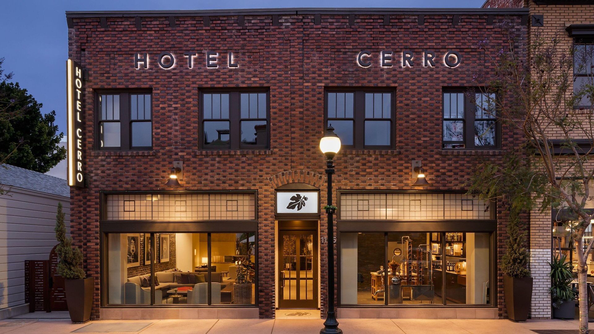 Cerro, Autograph Collection