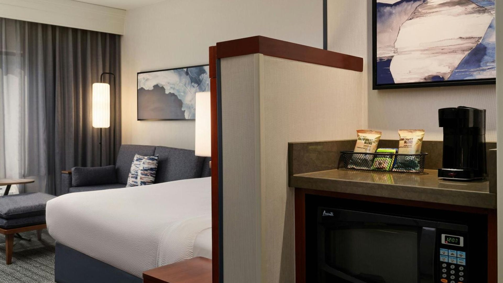 Courtyard By Marriott 3*
