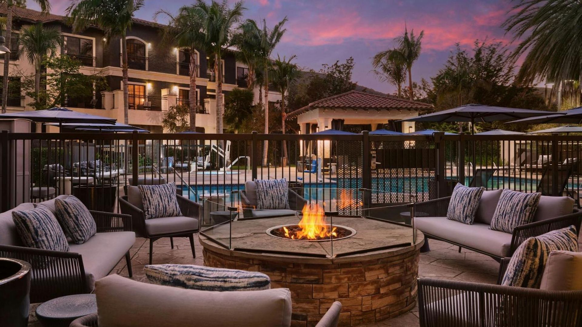Courtyard By Marriott