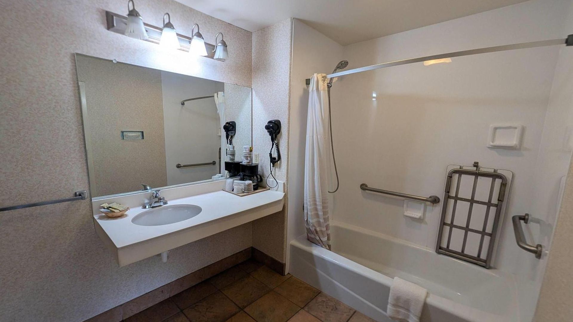 Olive Tree & Suites, A Howard Johnson By Wyndham Hotel 3*