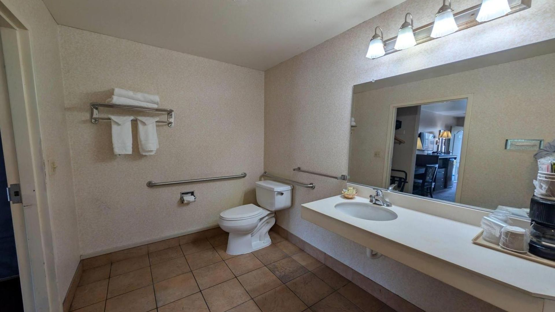 Olive Tree & Suites, A Howard Johnson By Wyndham 3*