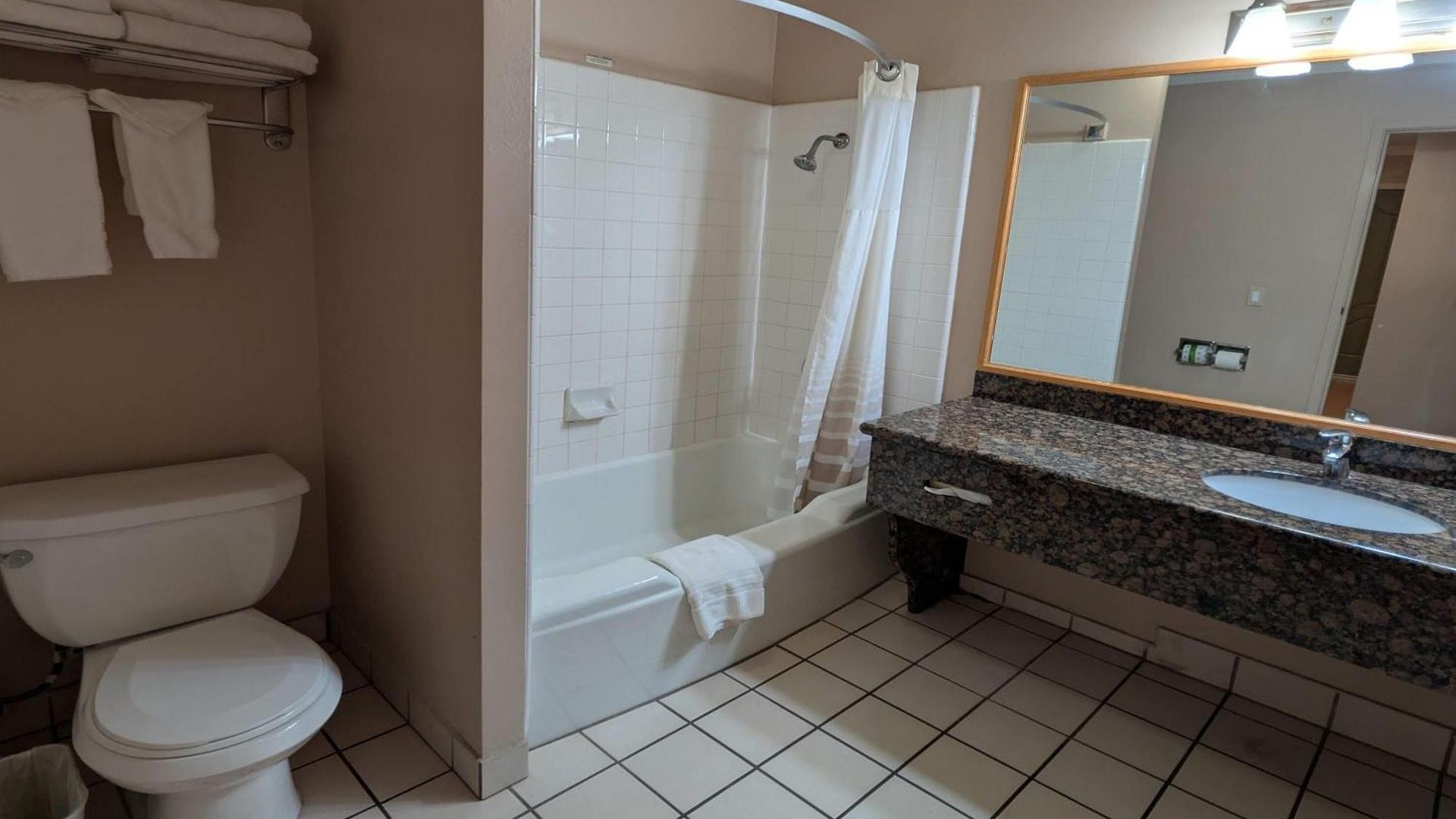 Olive Tree & Suites, A Howard Johnson By Wyndham 3*
