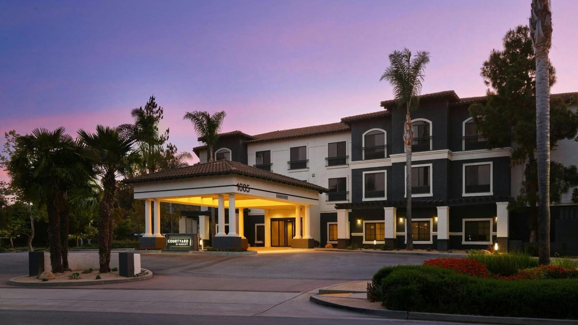 Hotel Courtyard By Marriott