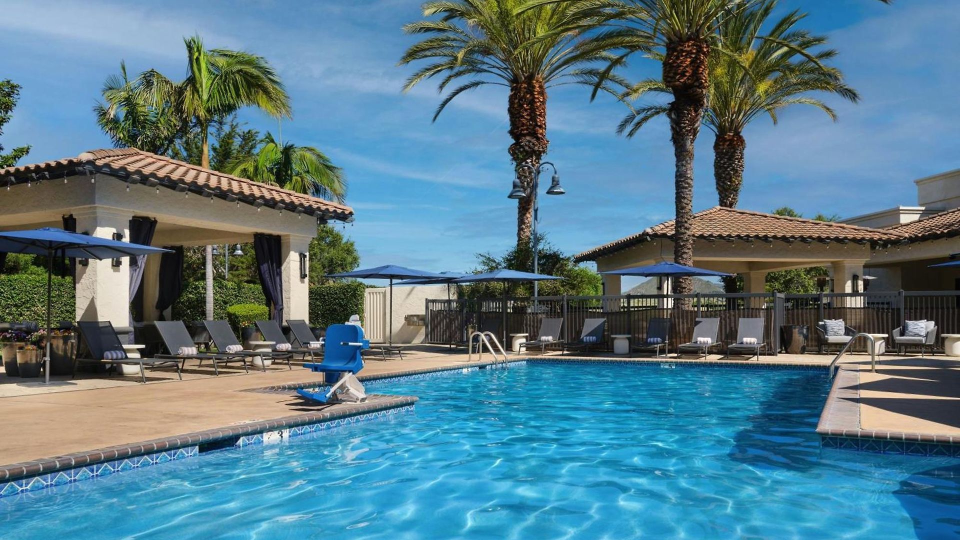 Courtyard By Marriott Hotel
